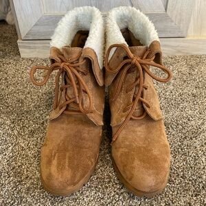 Nautica Tan platform faux shearling booties size 8.5